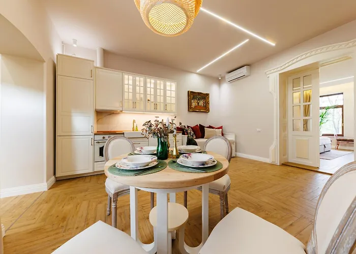 River View- Tiffany ティミショアラ