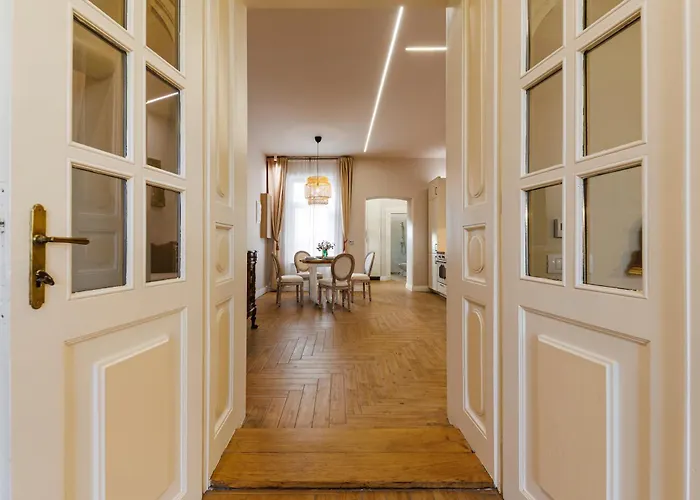 River View- Tiffany ティミショアラ